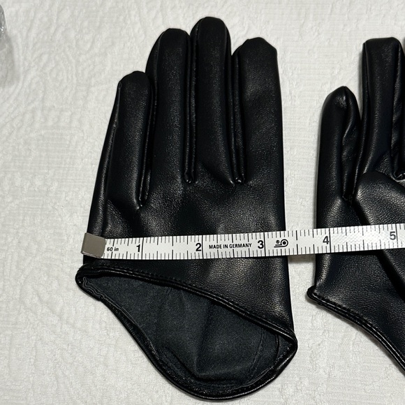 3 Pair Black Faux Leather Half Gloves - Picture 4 of 6